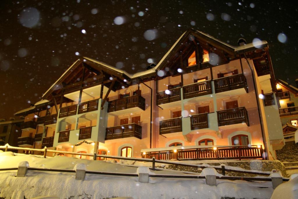 Hotel Residence Dahu Пассо-дель-Тонале Екстер'єр фото
